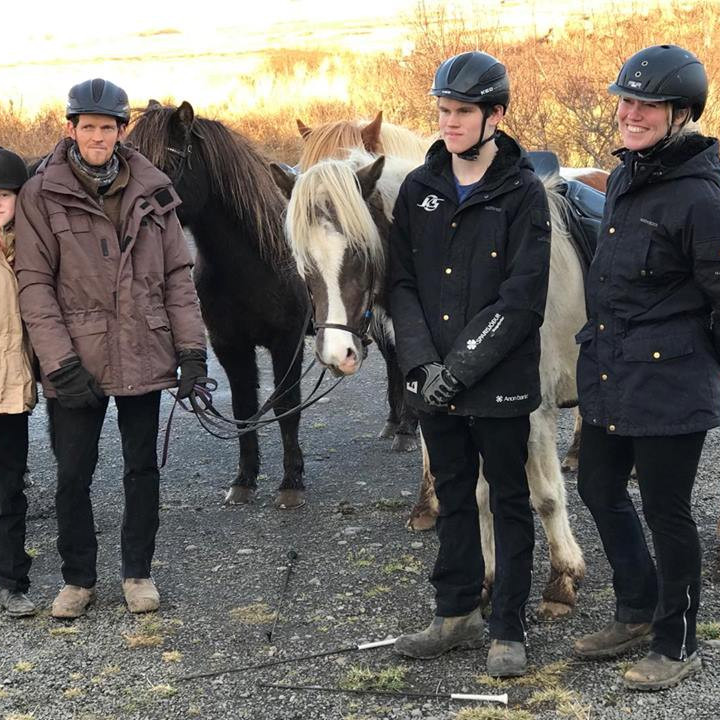 Heimilisfólkið í Langhúsum kom ríðandi á kjörstað. Orri Sigurbjörn Þorláksson,  Þorlákur Sigurbjörnsson, Heimir Sindri Þorláksson og Arnþrúður Heimisdóttir. Mynd: KSE