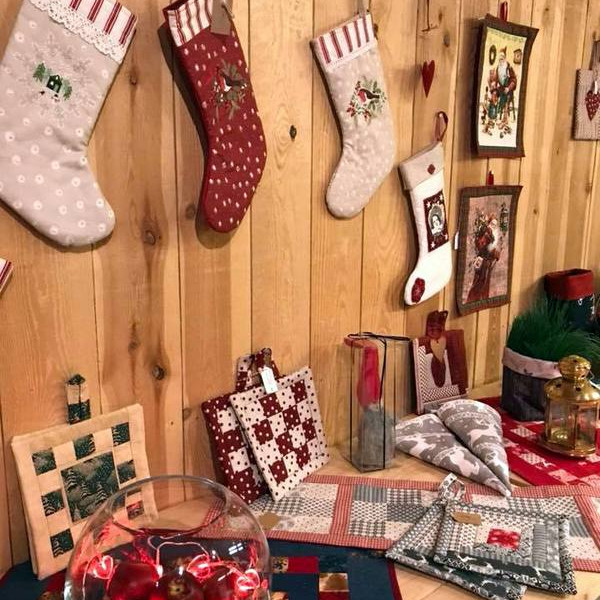 Það kennir ýmissa grasa á jólamörkuðum helgarinnar. Þessi mynd er fengin af Facebooksíðu aðventumarkaðarins í Kringlumýri.