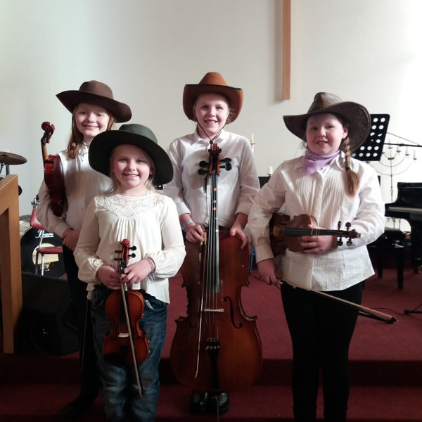 Kúrekarnir: Auður Ásta, Ragnhildur, Rebekka Helena og Helga Þóra. Mynd: Kristín Halla.