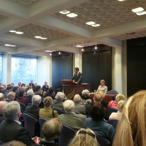 Aðildarferlið verður stöðvað strax