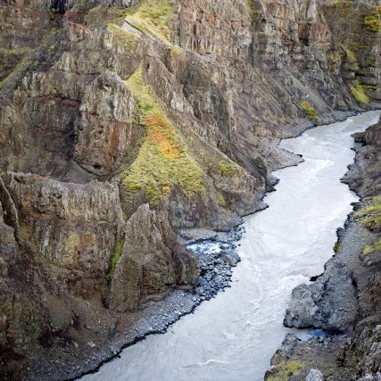 Slasaðist í flúðasiglingu