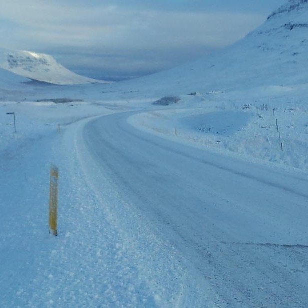Hálka og snjór á flestum fjallvegum landsins