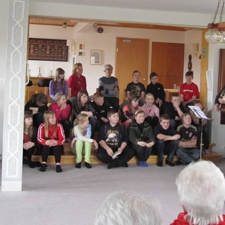 Lásu ljóð og sungu fyrir heldri borgara á Löngumýri