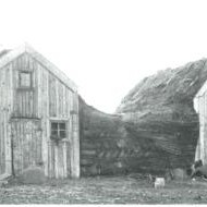 Eldgamlir torfveggir