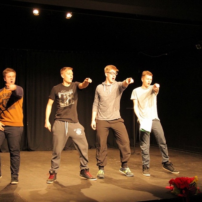 Á tjá og tundri frumsýnt fyrir fullum sal