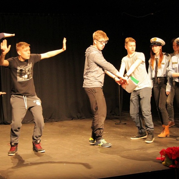 Á tjá og tundri frumsýnt á fjölum Bifrastar