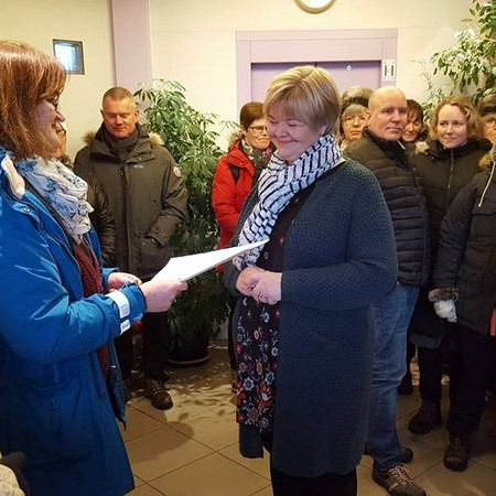 Frá afhendingu ályktunar í Ráðhúsi Svf. Skagafjarðar. Mynd: Guðbrandur Ægir.