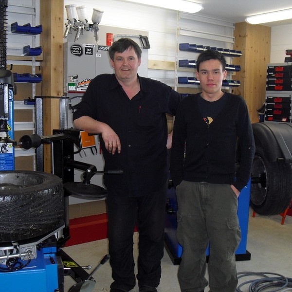 Áki – Eðalbílar opnar eftir helgi