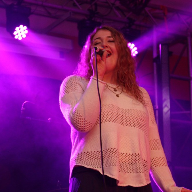 Anna Valgerður sigraði Söngkeppni NFNV 2015