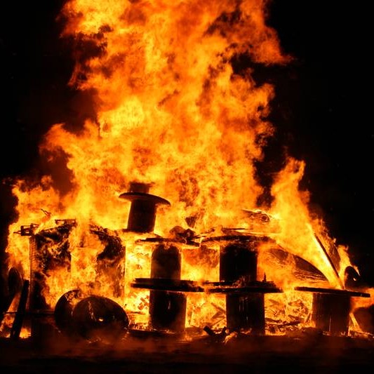 Áramótalagið komið á YouTube