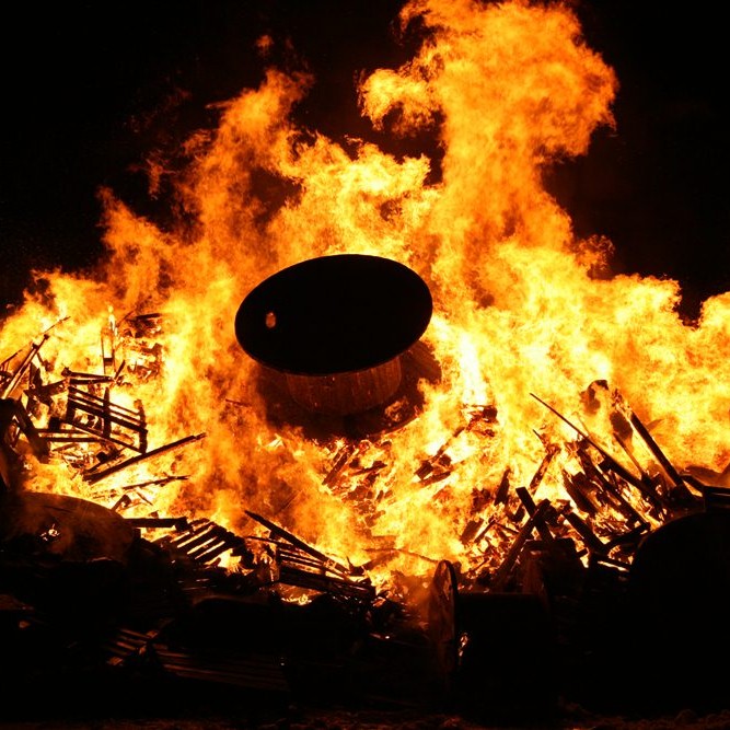 Brenna og flugeldasýning á Hofsósi