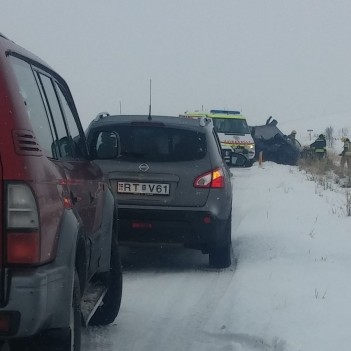 Harður árekstur í Blönduhlíð