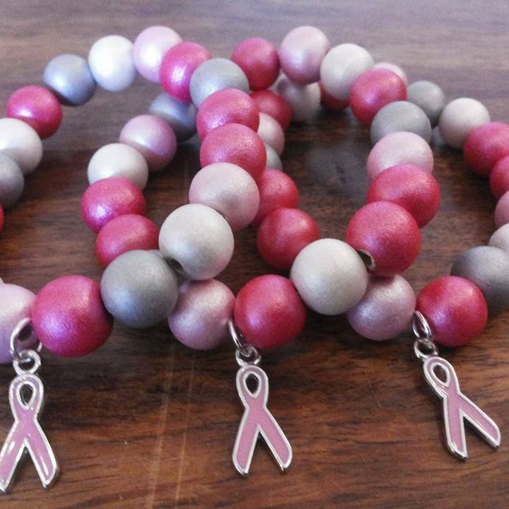 Gaf 50 þúsund til Bleiku slaufunnar