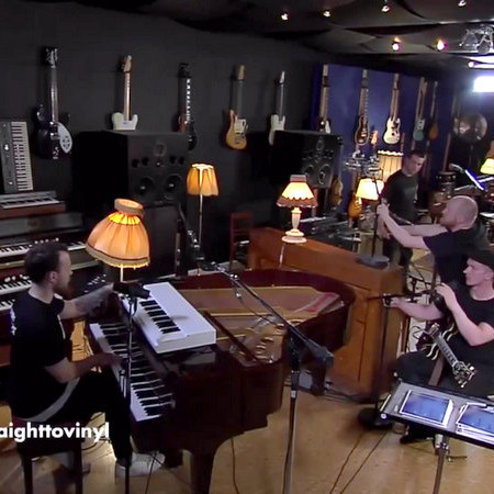 Skjáskot af YouTube rás Ásgeirs Trausta frá Hljóðrita í Hafnarfirði.