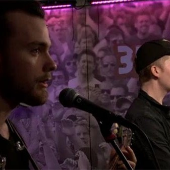 Ásgeir og Júlíus flytja Wrecking Ball