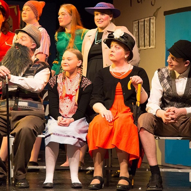 Samþykkt hefur verið að verja allt að 1,5 milljón króna í endurnýjun á sviðsljósabúnaði. Mynd: Bþ