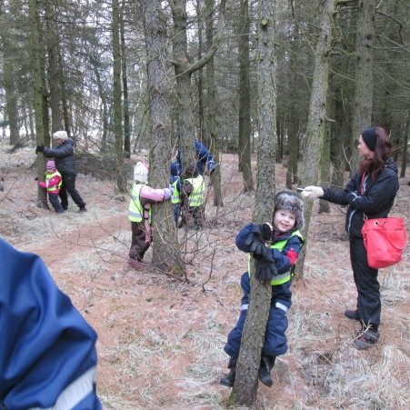 Ævintýraleg útikennsla leikskólabarna í Varmahlíð