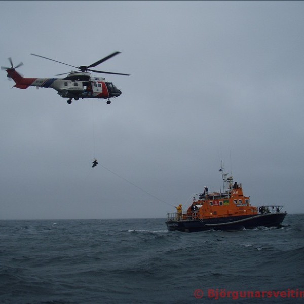 Björgunaræfingar á sjó