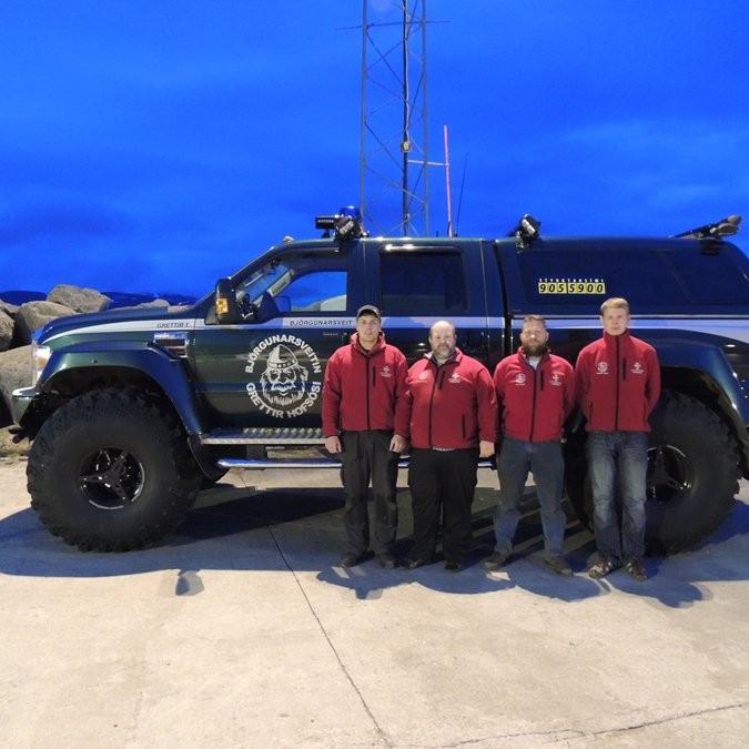 Lögðu fólki lið við Lágheiði