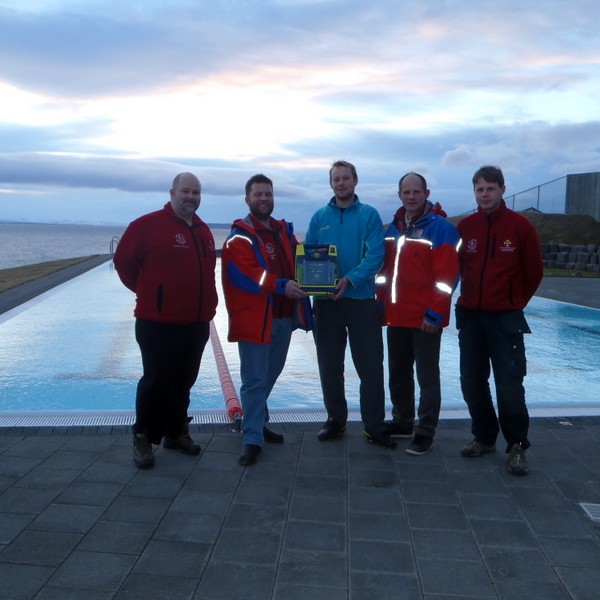 Sundlaugin á Hofsósi fær hjartastuðtæki