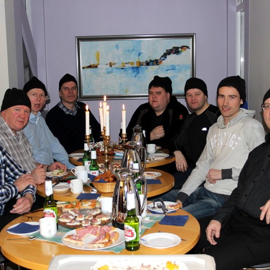 Ráðhúsdrengir fengu skotthúfur og rjómatertu