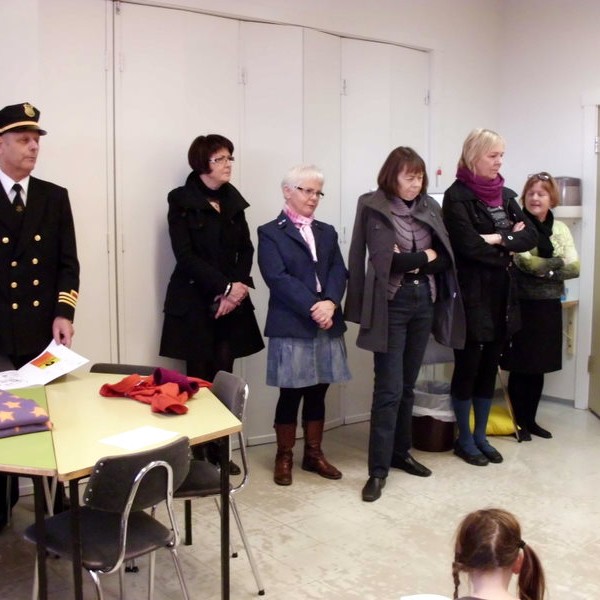 2. bekkur fékk litabók um eldvarnir