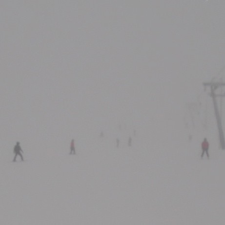 Fjöldi fólks á skíðum