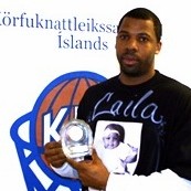 Darrell Flake framlengir samning sinn