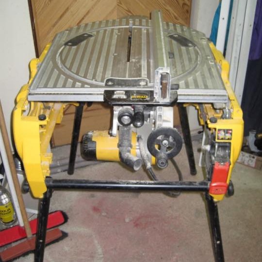 Land af Dewalt sög tapaðist á Hólavegi eða þar í kring á Sauðárkróki.