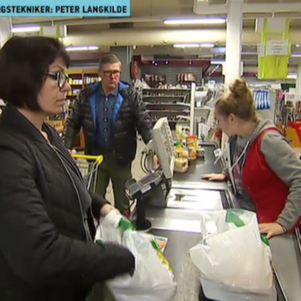 Þátturinn Tv Avisen á sjónvarpsstöðinni DR1 ræddi við viðskiptavini Skagfirðingabúðar. Mynd/Skjáskot af vef DR1.