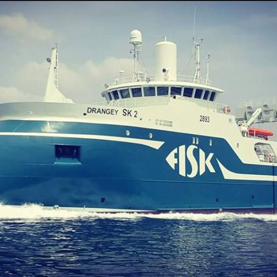 Drangeyjan er með nýstárlegt skrokklag og stórt og áberandi perustefni sem á að tryggja betri siglingareiginleika, meiri stöðugleika og aukna hagkvæmi. Mynd: Fisk.is