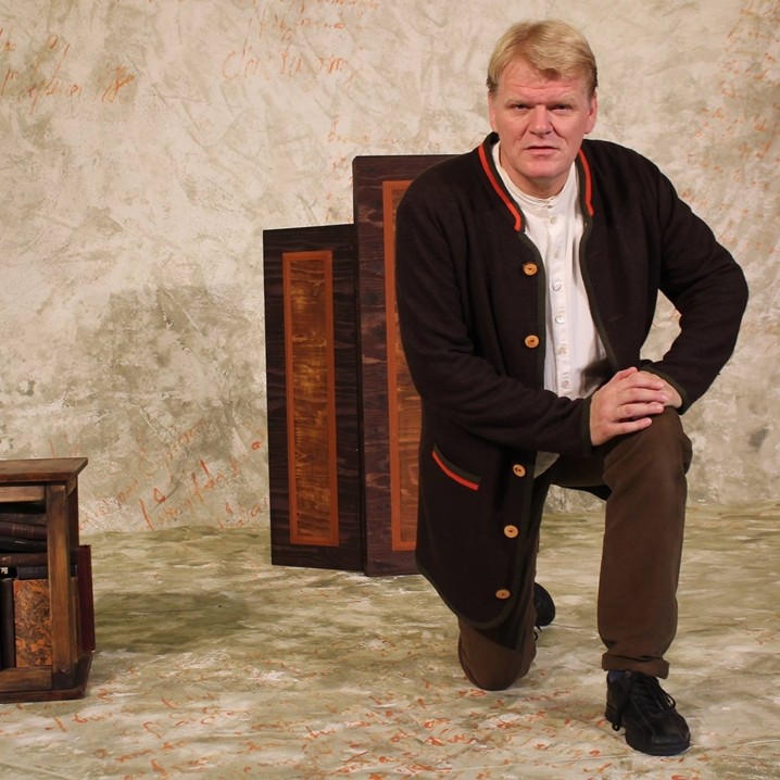 Eldklerkurinn í Miðgarði í dag