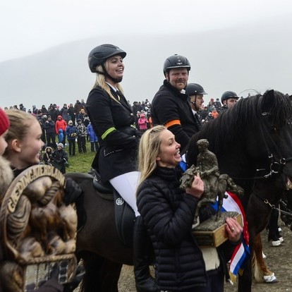 Eyrún Ýr og Hrannar frá Flugumýri sigurvegarar A-flokks á LM2016. Einnig hlaut hún Gregersen-styttuna fyrir prúðmennsku og vel hirtan hest. Mynd/Eidfaxi.is/Haraldur Guðjónsson.