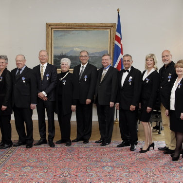 Stefán R. Gíslason sæmdur fálkaorðu