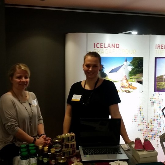 Laufey Haraldsdóttir og Laufey Skúladóttir kynna Skagafjörð og ferðaþjónustuna á European Tourism day í Brussel. Mynd: Facebook síða Félags ferðaþjónustunnar í Skagafirði.