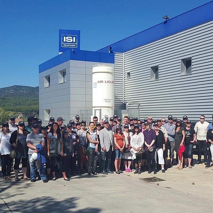 Starfsmenn Fisk Seafood fyrir utan verksmiðju Iceland Seafood í Barcelona.