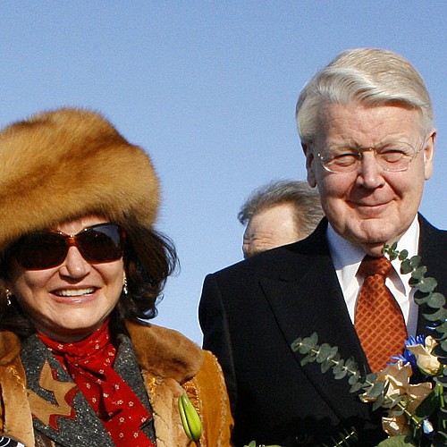 Þjóðin segir af eða á um Icesave