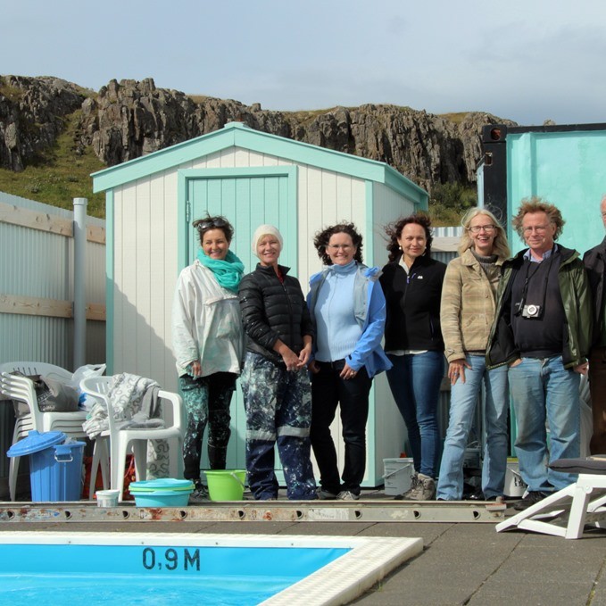 Fjölsótt opnun þrátt fyrir úrhellisrigningu