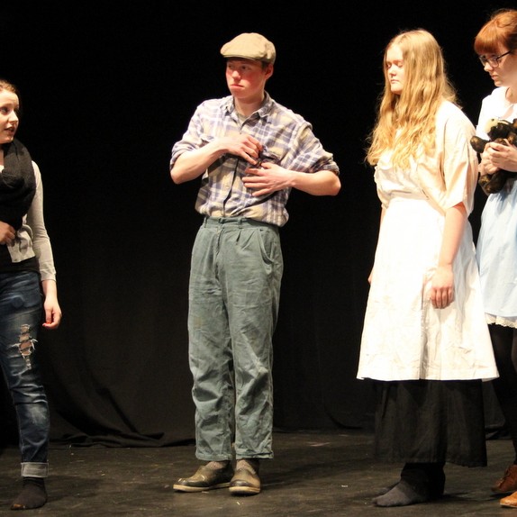 Galdrakarlinn í Oz frumsýndur í dag - Myndband