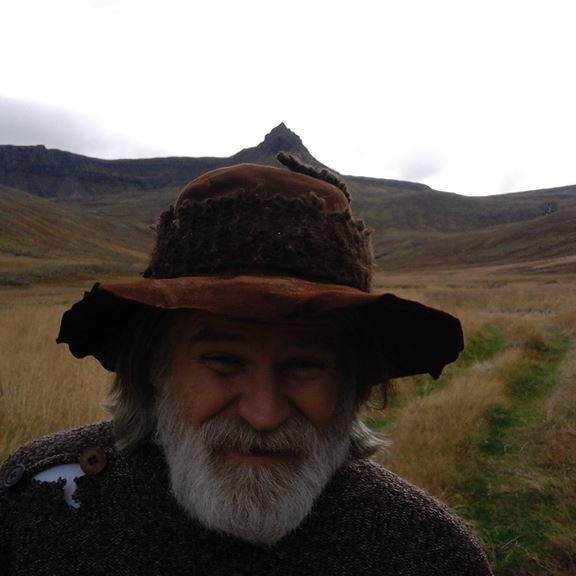 Elfar Logi Hannesson í gervi Gísla á Uppsölum. Mynd: Kómedíuleikhúsið.