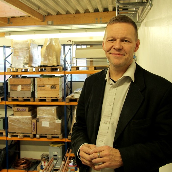 Tengill gefur tölvur til skóla í Úganda