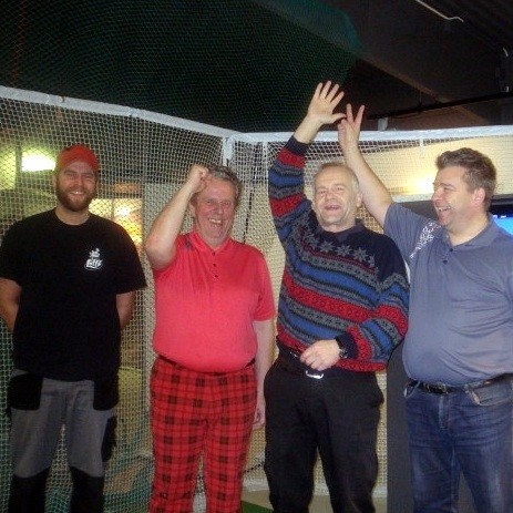 Golfið leikið í Silungapolli í Laxasetrinu