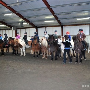 Húnavallaskóli leiðir í Grunnskólamótinu