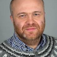 Kraftmikla konu til forystu