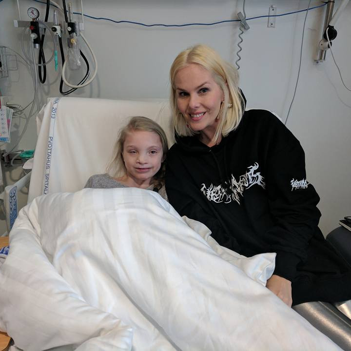 Mynd: Heiðrún Erla ánægð með heimsókn Svölu Björgvins, Mynd úr einkasafni.