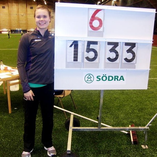 Helga Margrét bætir árangur sinn í kúluvarpi