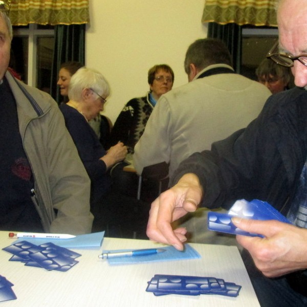 Tekið í spil á Hlíðarhúsinu - Myndir