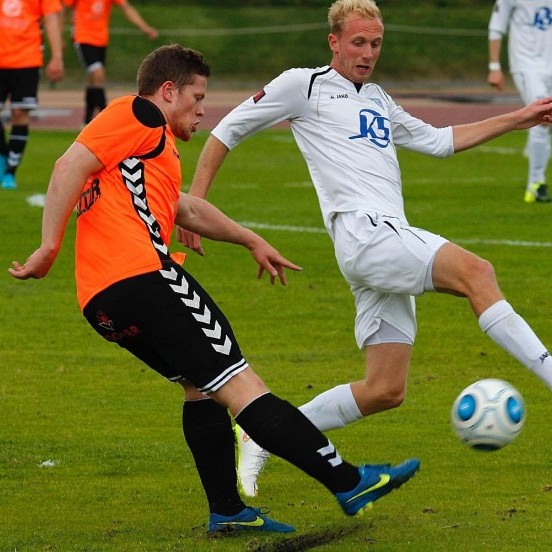 Kenneth Hogg verst vel á móti leikmanni Víðis í síðasta leik þeirra / Mynd: ÓAB