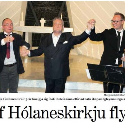 Gaf Hólaneskirkju flygil