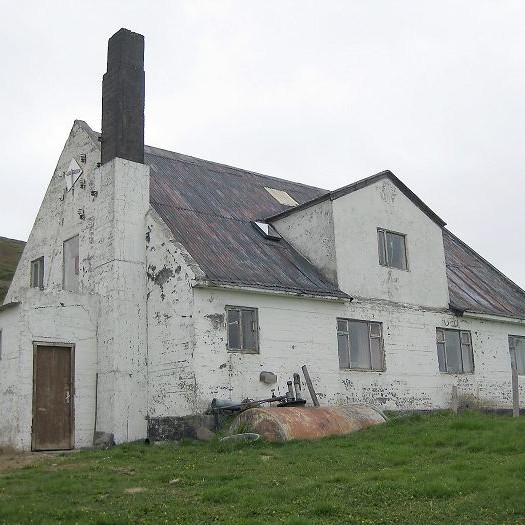 Of kostnaðarsamt að þiggja gamla íbúðarhúsið að Hraunum